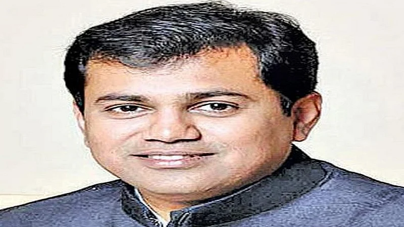 uday samant suggest to MSEB officer about contractor in ratnagiri