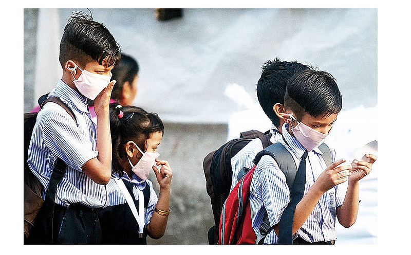 Akola News: BJP says keep schools closed; Give free smart phones to poor children