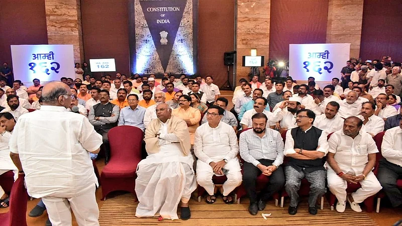 महाविकास आघाडीच्या आमदारांना संबोधित करतानाचं शरद पवार यांचं संपूर्ण भाषण