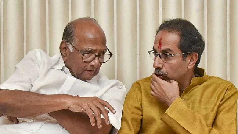 उद्धव ठाकरे आणि शरद पवार यांच्यात वर्षावर हाय व्होल्टेज मिटिंग, मुद्दे आहेत...