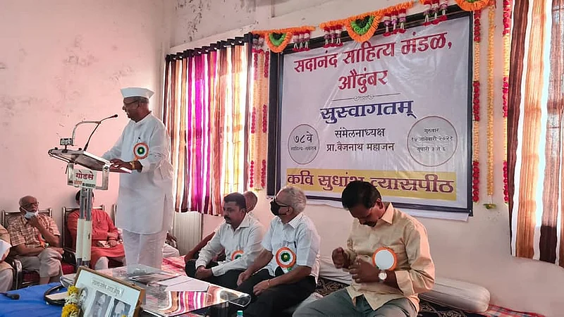 महान पुरुषामागे एक स्त्री असते, पण ती पत्नीच असते असं नाही; श्रीनिवास पाटलांच्या वक्तव्याने गाेंधळ}