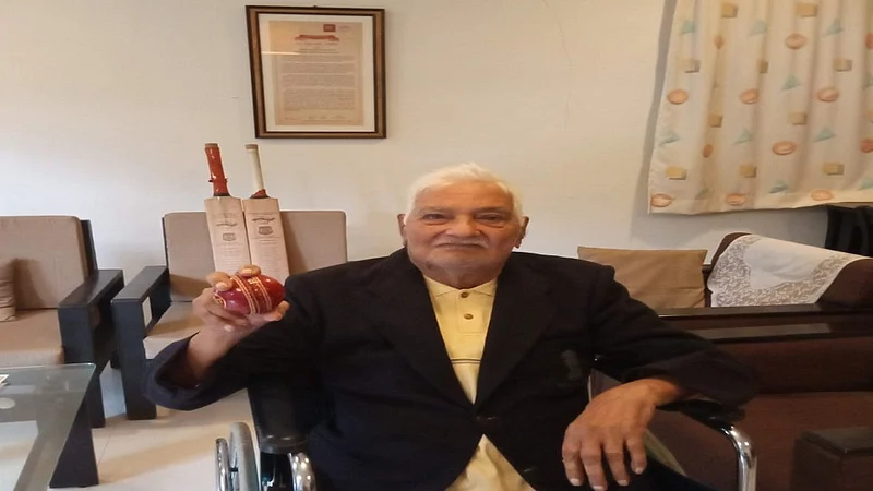 maharashtra cricket team captain and Senior former Test cricketer S. R. Patil expired today morning in kolhapur