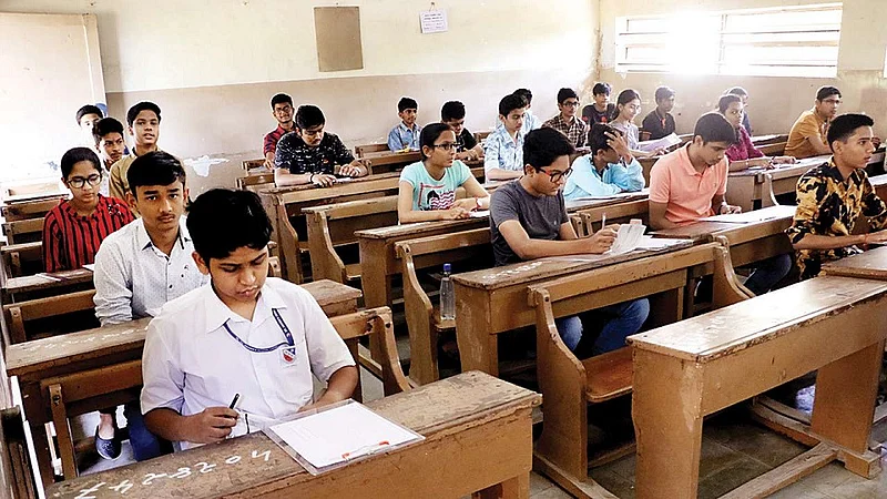 दहावी-बारावीच्या परीक्षा सुरूच राहणार; राष्ट्रीय शैक्षणिक धोरणात तरतूद
