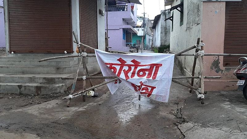 टेकाडी : प्रतिबंधित परिसर म्हणून सील करण्यात आलेला पिपरी परिसर.