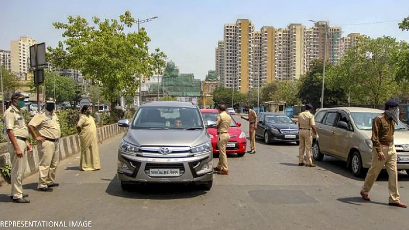 मुंबईकरांनो 'याठिकाणी' जागोजागी आहे नाकाबंदी, विनाकारण बाहेर पडायचा विचारही करू नका