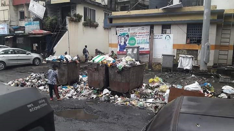 तुर्भे, सेक्टर- २२ येथे कचऱ्याचे साम्राज्य पसरले आहे.