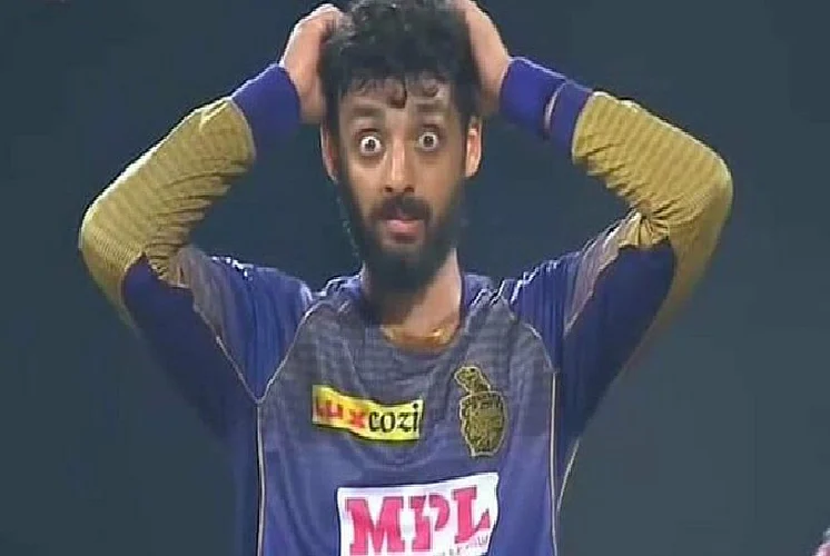 nagpur police tweet photo of varun chakraborty in KKR and delhi capitals match