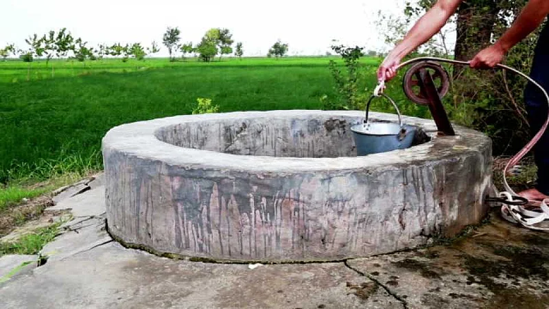Akola News: Debt burden on backward class farmers; Government affordability, grants missing
