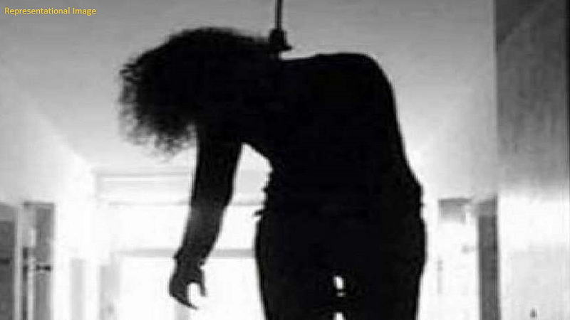 ज्याने कुणी गंठण चोरले असेल, तो उद्याच्या उद्या मरेल..