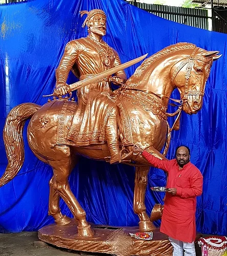 Twelve Foot Statue Of Shivaji Maharaj to be installed In Aurangabad APMC Marathi News