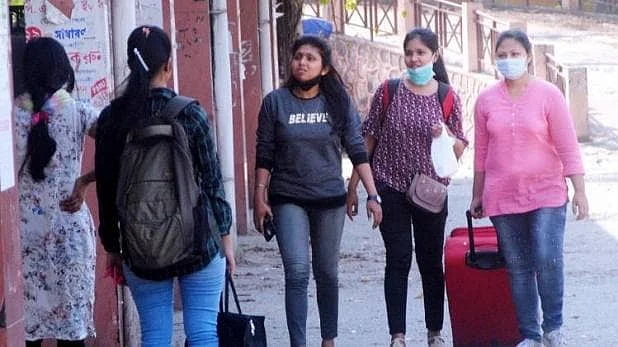 कोटा येथे अडकलेल्या विद्यार्थ्यांना घरी आणा; पालकांची आर्त हाक