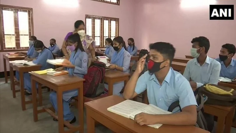 राज्यातील शाळा सुरू करण्याबाबत मुख्यमंत्र्यांच्या महत्वपूर्ण सूचना