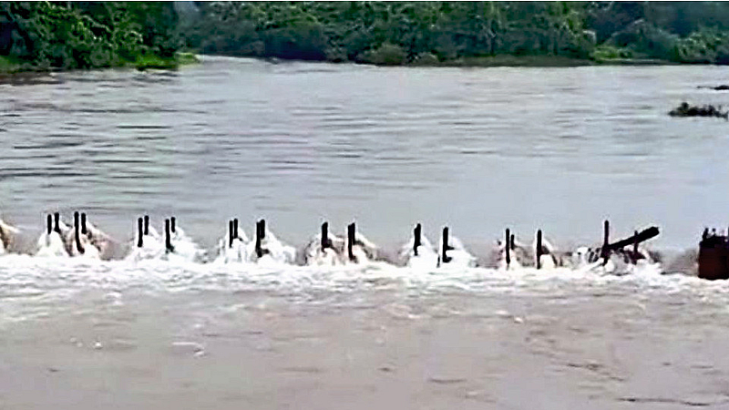 Danger Level Exceeded By Jagbudi River Ratnagiri Marathi News