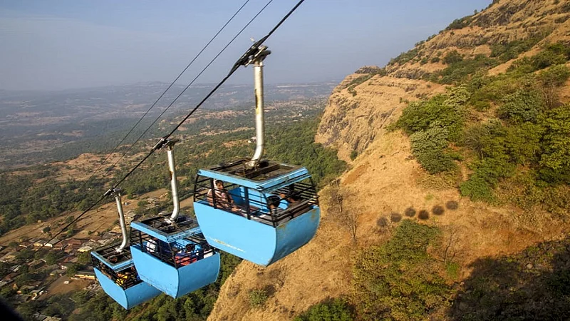 शिवप्रेमींमध्ये आनंद! आठ महिन्यांनंतर 'रायगड'चा रोपवे पर्यटकांसाठी खुला