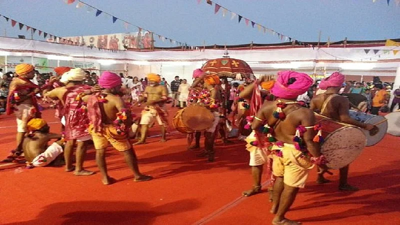 ग्रामीण यात्रांच्या 25 कोटींच्या उलाढालीला ब्रेक; रायगड जिल्ह्यात कोरोनाचा परिणाम}