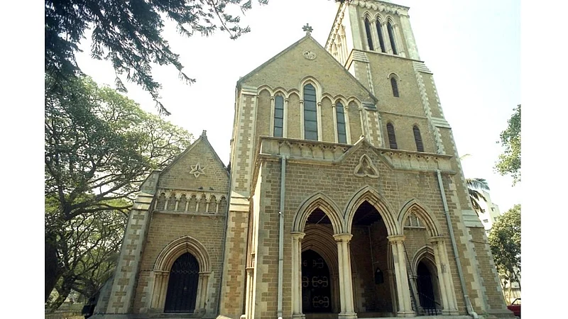 कोरोना मुळे यंदाच्या ख्रिसमसला ग्रहण; मुंबईतील चर्चमध्ये तयारी सुरू
