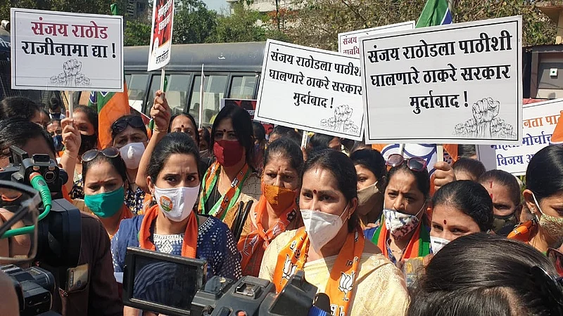 संजय राठोड यांच्या राजिनाम्यासाठी भाजपतर्फे मुंबईत रास्ता रोको}