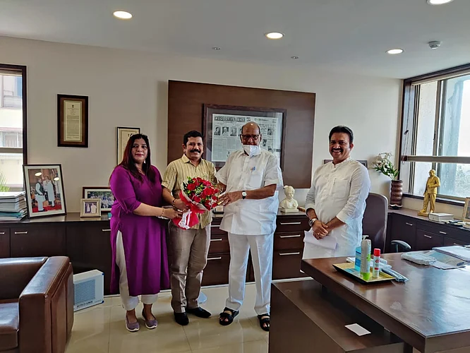 गणेश नाईकांना आणखी एक हादरा; नवी मुंबईतील दोन माजी नगरसेवकांची घर वापसी