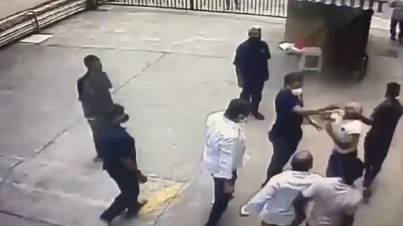 मुख्यमंत्र्यांचे व्यंगचित्र फॉरवर्ड केले म्हणून माजी नौदल अधिकाऱ्यांना शिवसैनिकांची बेदम मारहाण; कठोर कारवाईची भाजपची मागणी