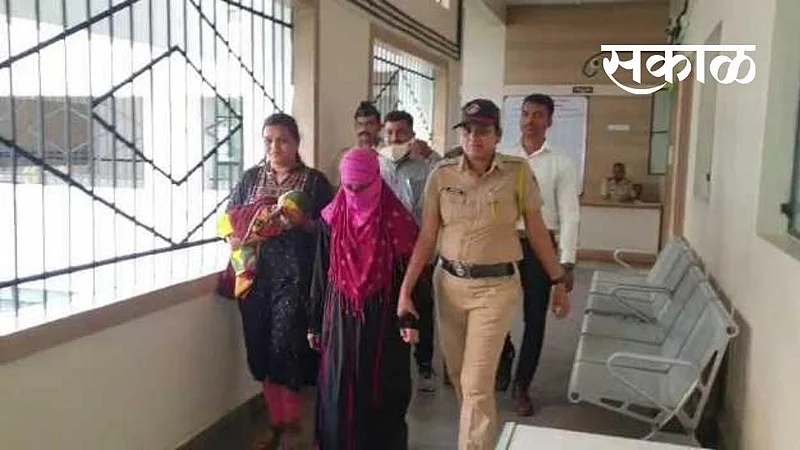 4 month baby kidnapped from chakan rescued from Beed one woman arrested}
