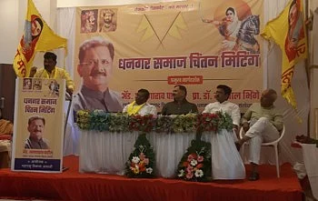 औरंगाबाद ः धनगर समाजाच्या चिंतन बैठकीत आण्णाराव पाटील, यशपाल भिंगे, जगन्नाथ रिठे.