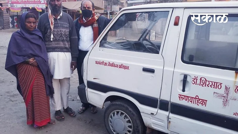 A doctor in Sonai has given free vision to a poor working woman.jpg}