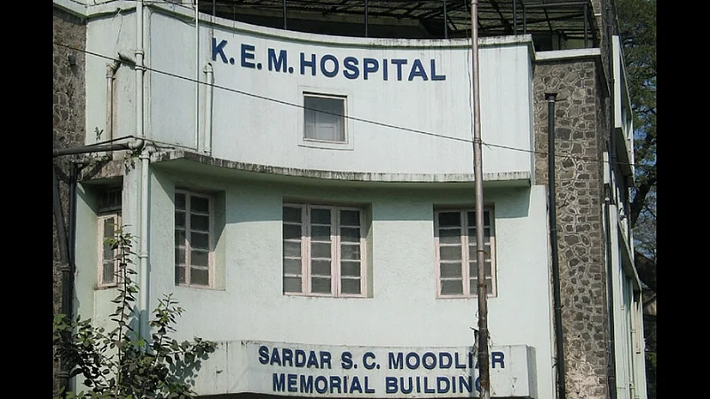 A woman Suicide by jumping from the terrace of KEM Hospital pune