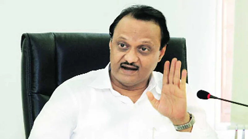 Vidhan Sabha 2019 : अजित पवार म्हणतात, 'निवडणूक महाराष्ट्राची अन् नेते गुजरातचे'