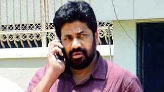 Akola Marathi News Guardian Minister Bachchu kadu on bitter action mode, 10 medical officers; Suspension action taken against 45 health workers