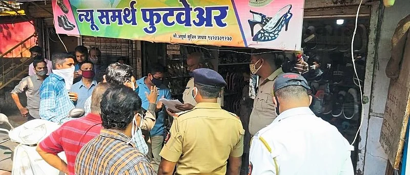 police action weekly market traders kankavli sindhudurg