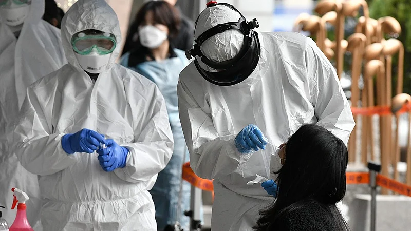 four people affected coronavirus pune city daughter and ola driver