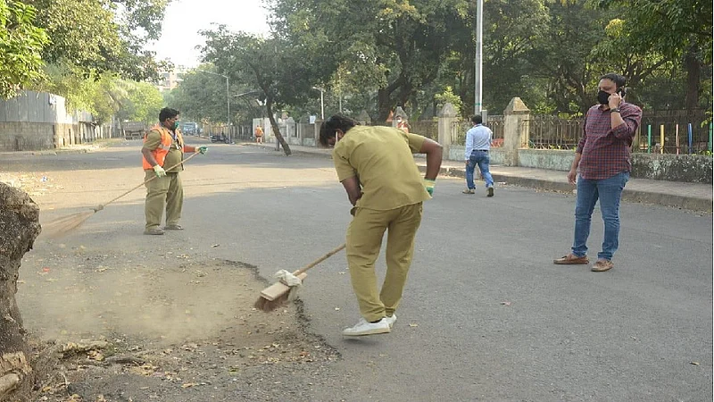 दहिसरमध्ये स्वच्छतेची दिवाळी, घोसाळकर कुटुंबियांचा उपक्रम
