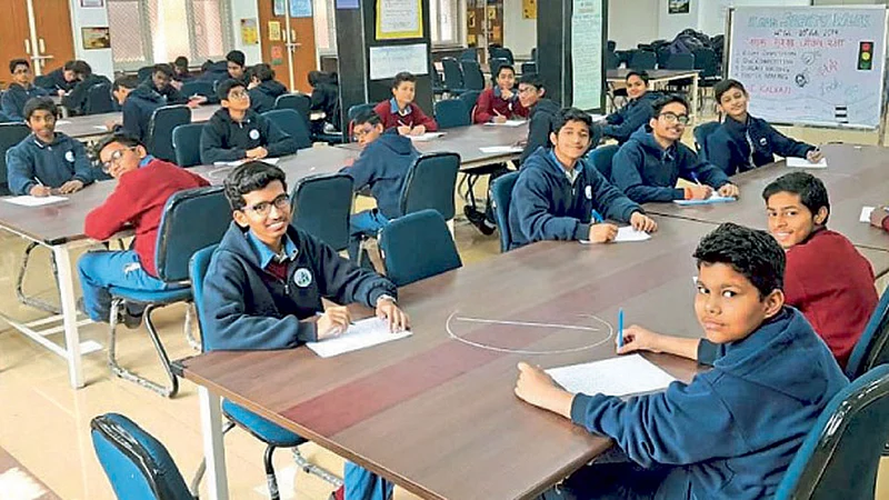 ‘आप’ सरकारच्या प्रयत्नांमुळे दिल्लीतील शाळांचे रूप पालटले आहे.
