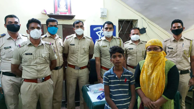 कोथरुड - पोलिसांनी केलेल्या प्रयत्नामुळे रागावून गेलेला मुलगा परत मिळाल्याचे समाधान आईला मिळाले.