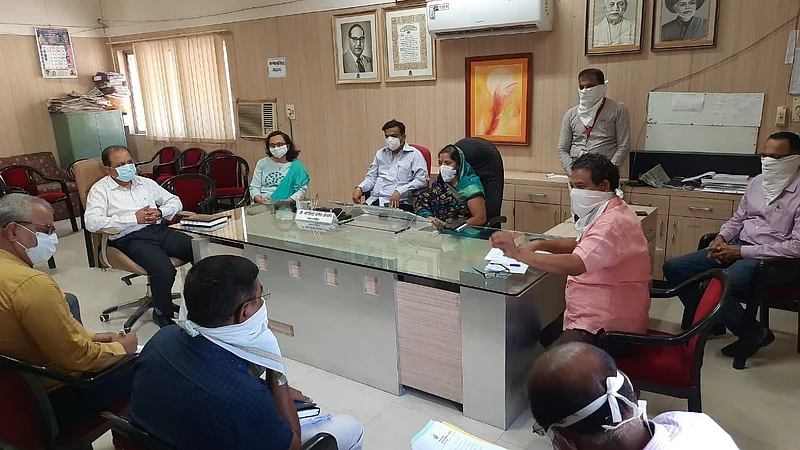 प्रतिबंधित क्षेत्रात जे नियम पाळणार नाही त्यांच्यावर गुन्हे दाखल करा !