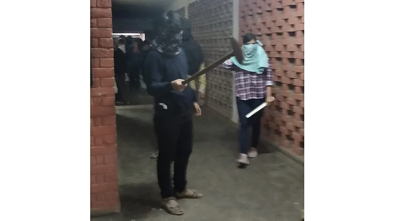 #JNU : 'जेएनयू'मध्ये पुन्हा राडा; विद्यार्थी संघटनेची प्रमुख जखमी