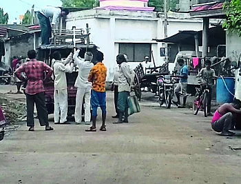 माणूस मेला तर मिळत नाही तिरडी अन स्मशानभूमी, गावाची का आहे अशी विचीत्र भूमीका !