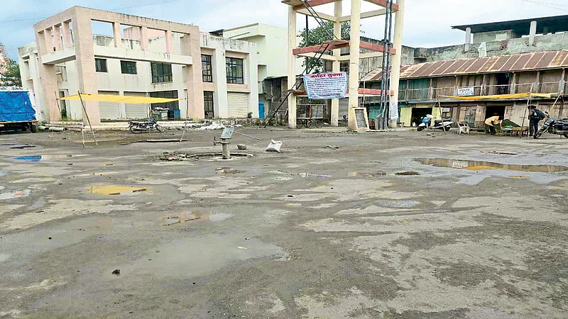 बाजारतळाच्या प्रश्नावर खंडाळ्यात व्यापारी असोसिएशनच्या लढ्याला यश