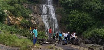 पर्यंटणासाठी पर्यटकांना खुणावतोय काळगावचा धबधबा