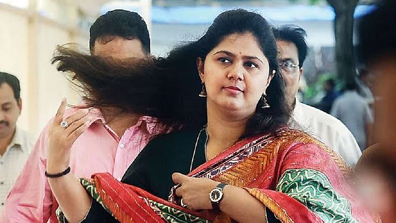 bjp leader pankaja munde to quit from party speculations and suspence