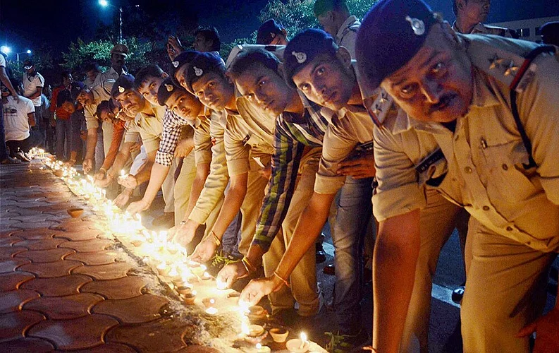 Akola News: Police celebrate Diwali, rallies, demonstrations