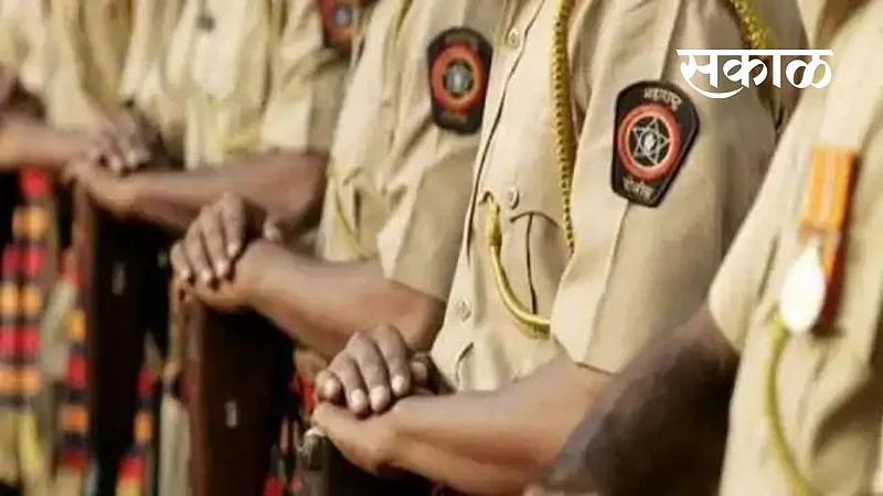 खाकीमुळे वाचले चौघा मायलेकरांचे प्राण; महामार्गावर थांबून करणार होते आत्महत्या}