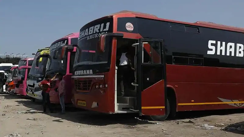 खासगी बसवर कठोर कारवाई करा, कोविड 19 च्या नियमांची पायमल्ली