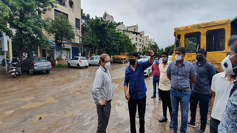 Pune Commissioner surprise visit to Wadgaon Road for pending work road
