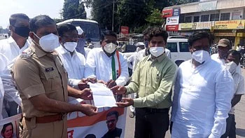 Rahul Gandhi arrest case the Rahuri Congress blocked the road