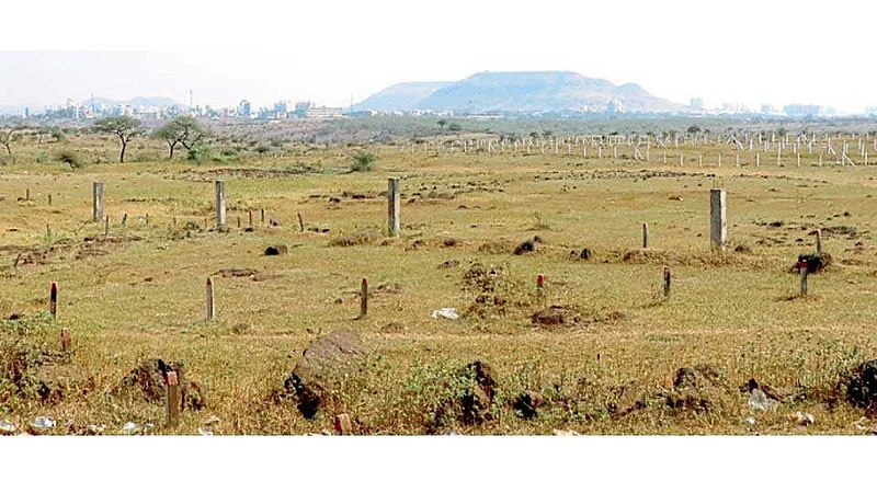 Akola Deulgaon Raja Gairan for land, he took the documents, gave a warning of self-immolation on Independence Day
