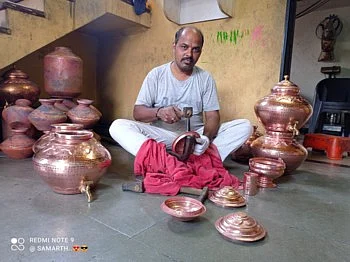 कोरोनामुळे अधिक मासावर विरजन; तांबे, पितळ्याच्या भांड्यांची मागणी झाली कमी