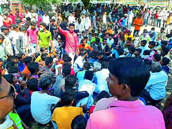 सारंगखेड्यात निषेध रॅलीतील जमावाकडून संशयिताच्या घरावर हल्ला