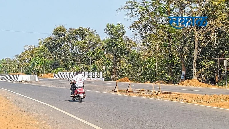 Unauthorized middlecut highway konkan sindhudurg}
