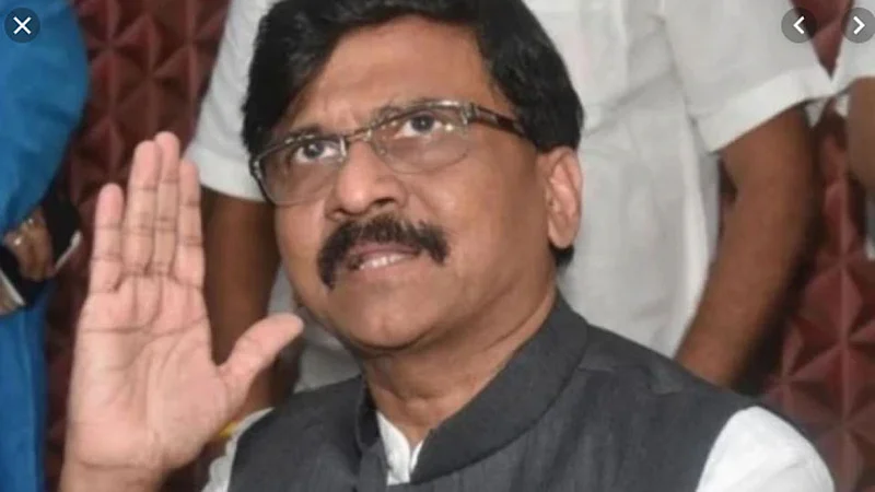 Sanjay Raut tweeted against Anantkumar Hegde statement about Devendra Fadnavis